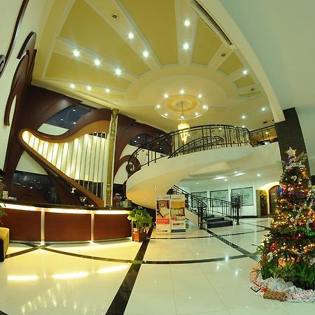 Hotel Swarna Dwipa Palembang Exterior foto