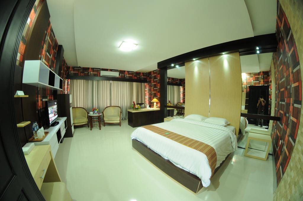 Hotel Swarna Dwipa Palembang Habitación foto