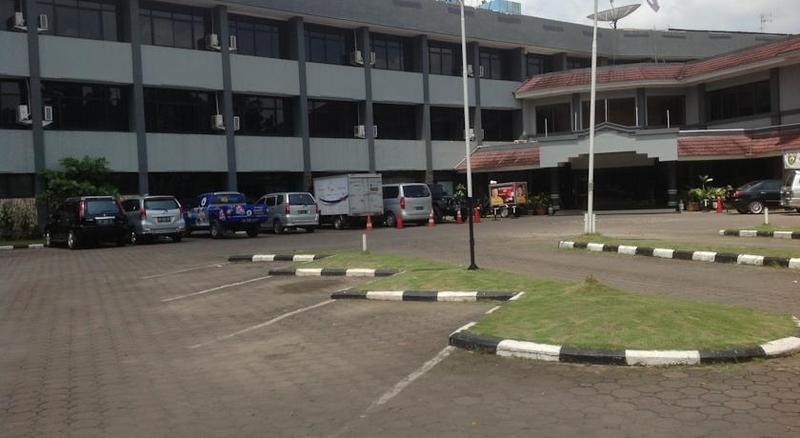 Hotel Swarna Dwipa Palembang Exterior foto
