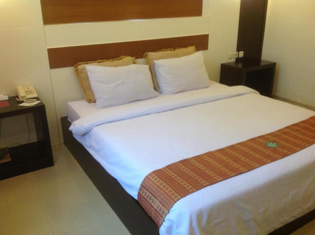 Hotel Swarna Dwipa Palembang Exterior foto