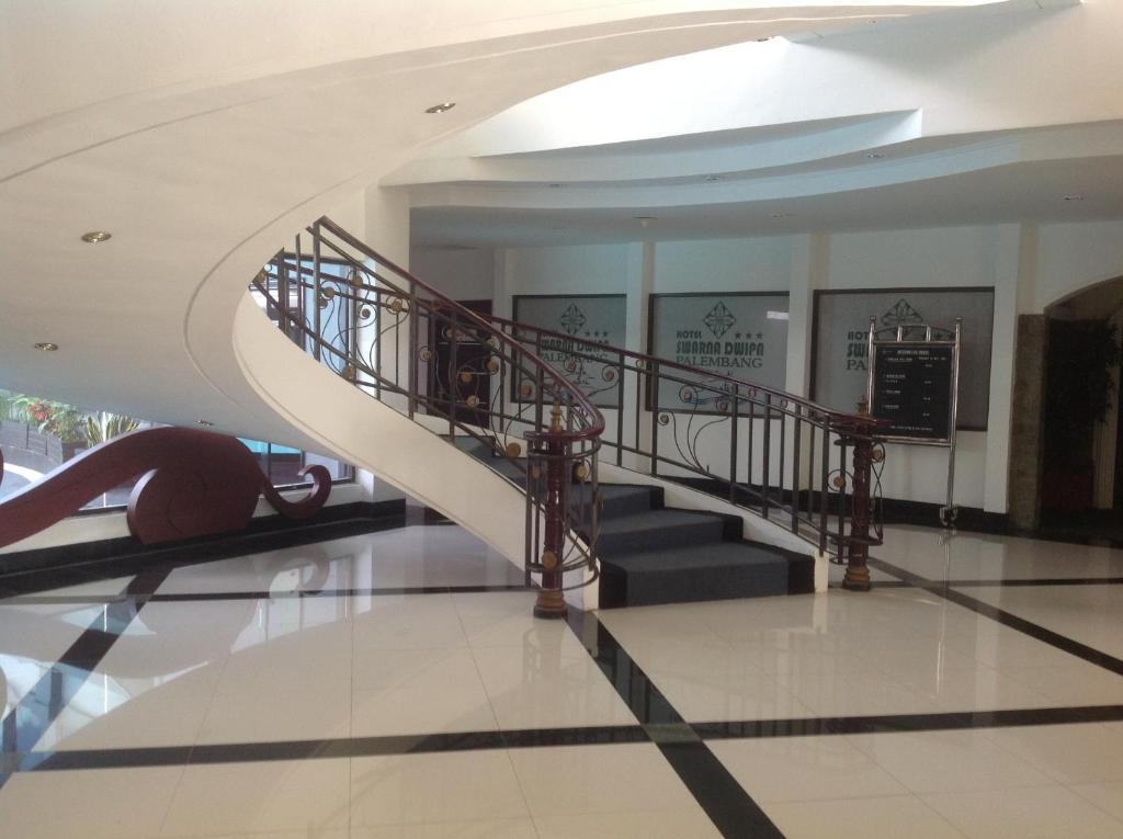 Hotel Swarna Dwipa Palembang Exterior foto