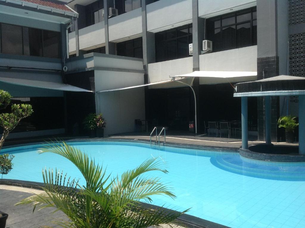 Hotel Swarna Dwipa Palembang Exterior foto