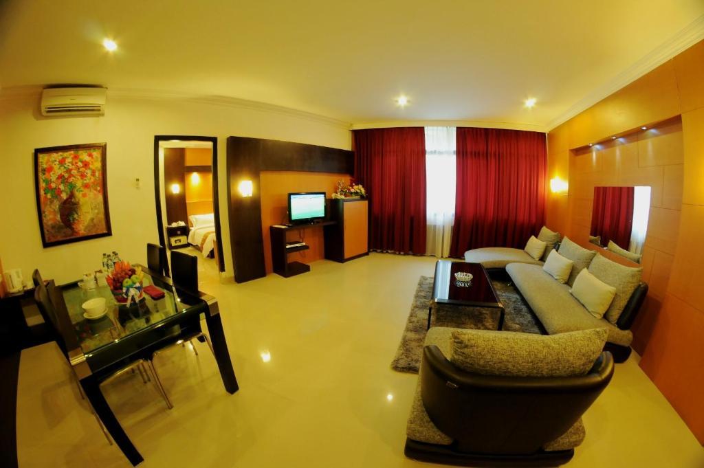 Hotel Swarna Dwipa Palembang Habitación foto